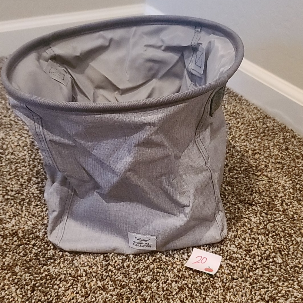 Thirty-one Small round bin *New*